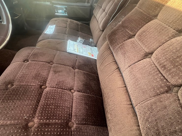 lot-13.-oldsmobile-delta-88-royale-car,-4-dr.,-196,050-mi,-307-v8,--4-speed-automatic-image-25