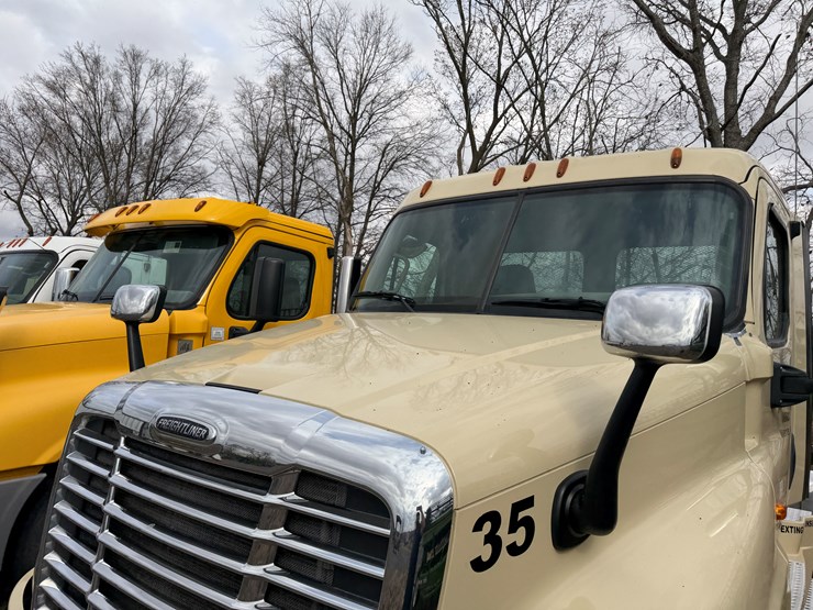 #40955-•-2016-freightliner-cascadia-t/a-daycab-truck-tractor-3akjged54gshn2294-image-32