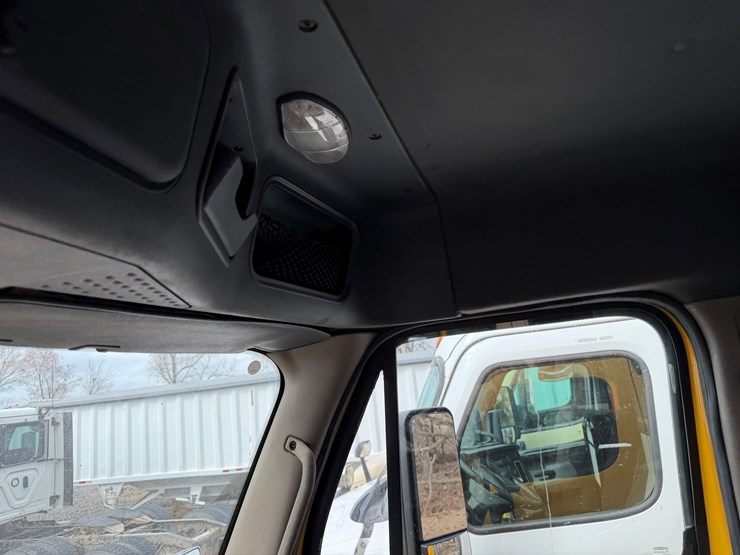 #40954-•-2016-freightliner-t/a-daycab-truck-tractor-3akjgedv4gsgw5933-image-65