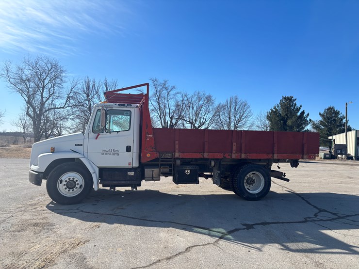 freightliner-fl70-image-2