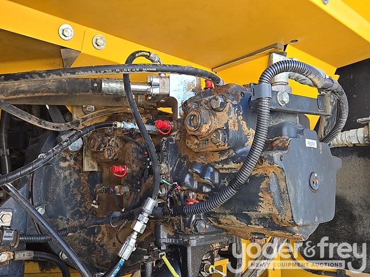 2022-komatsu-pc360-lc-11-image-56