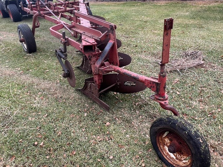 lot-16.-ih-6x14-trip-beam-plow-w/-packer-image-4