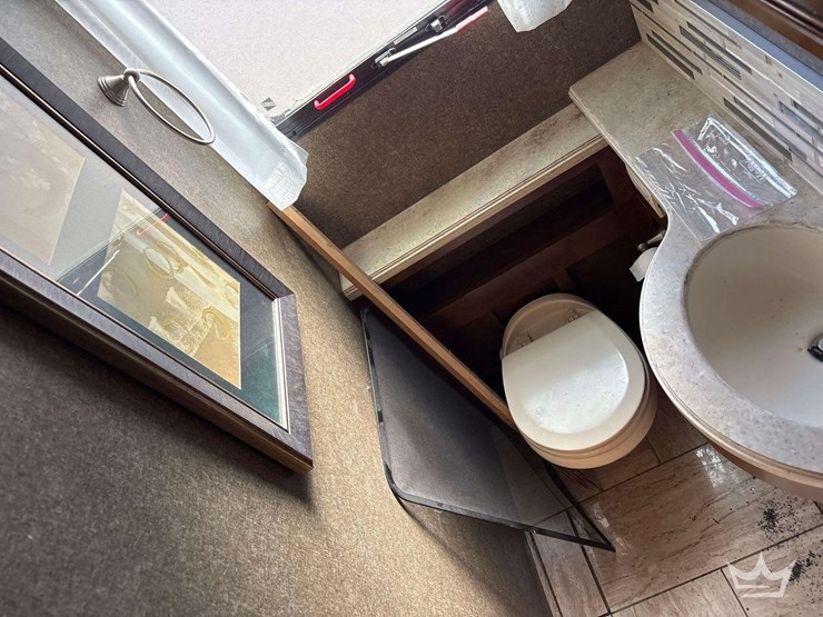 2018-freightliner-thor-venetian-400xcr-a40-41ft.-class-a-motorhome-image-25