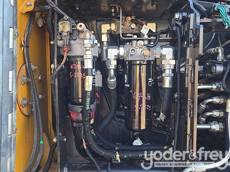 2018-deere-700k-image-64