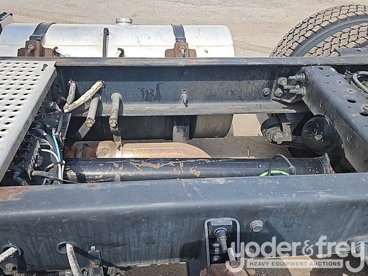 2017-international-8600-image-8