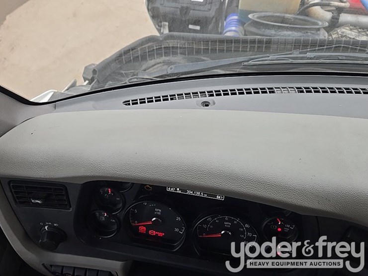 2019-peterbilt-579-image-93