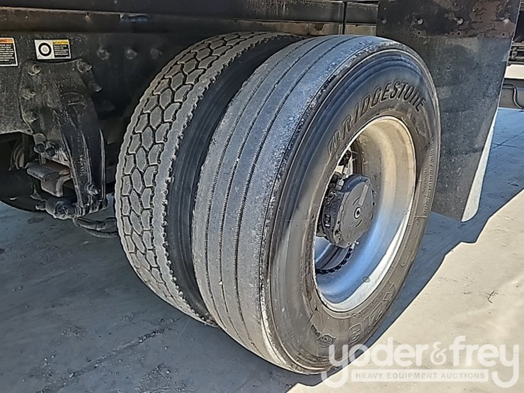 2018-peterbilt-337-image-11