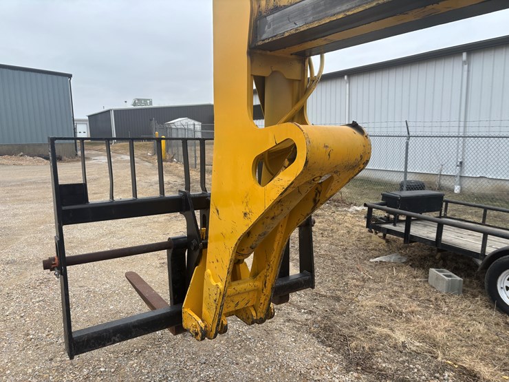 #2310-•-2004-gehl-rs8-telehandler-image-36