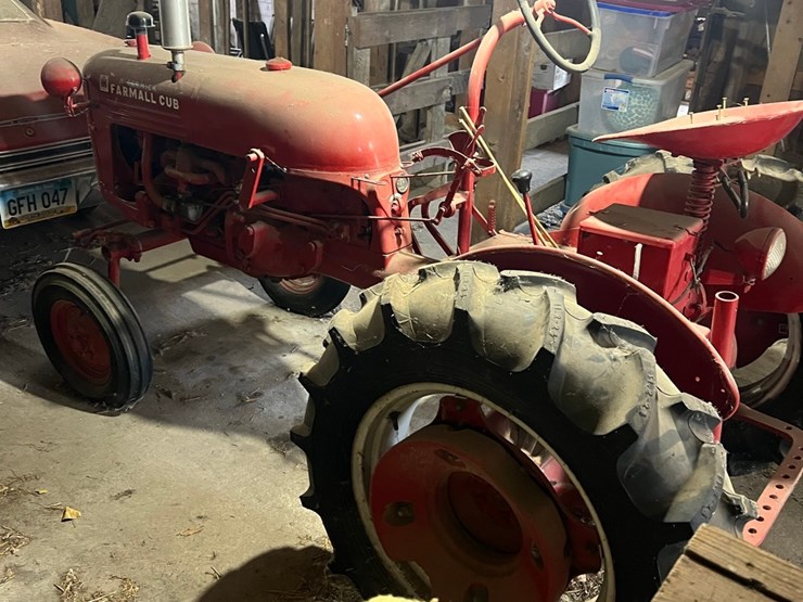 lot-17.-ihc-cub-collector-tractor,-serial-#fcb-14068,-new-tires,-been-in-the-shed-image-7