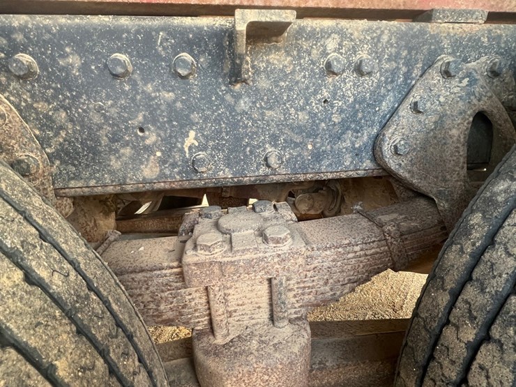 lot-12.-1981-ih-tandem-twin-screw-grain-truck,-very-good-19’-strong-box-and-hoist,-roll-tarp,-466-diesel,-5+4-
vin-af195bca10481-image-14