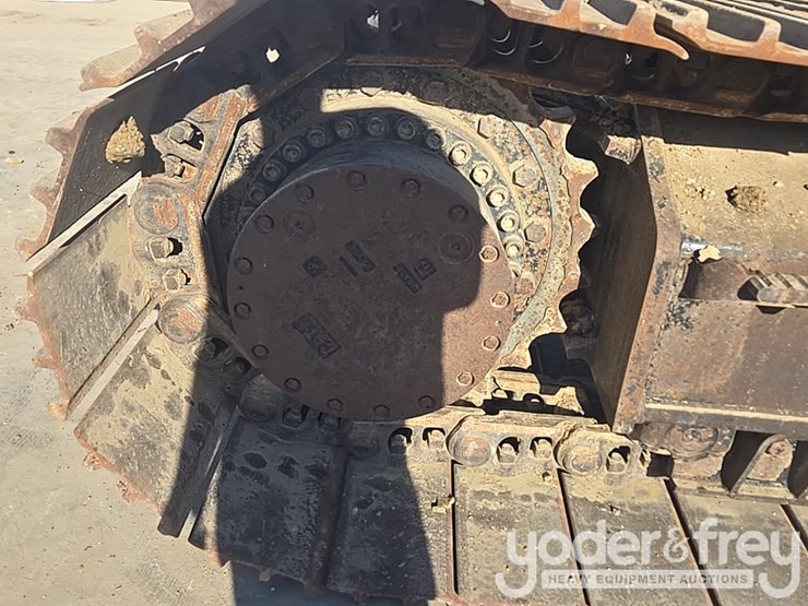 2016-caterpillar-335fl-image-24