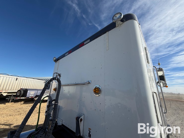 2013-peterbilt-388-image-19