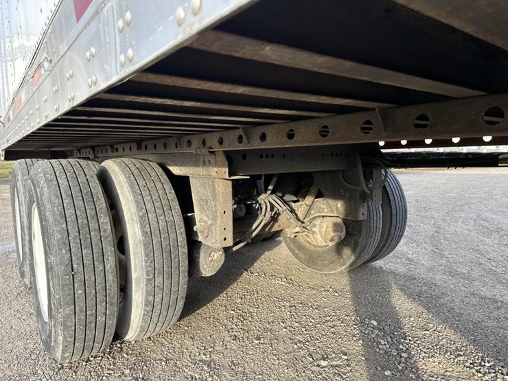 2016-utility-53'-image-11