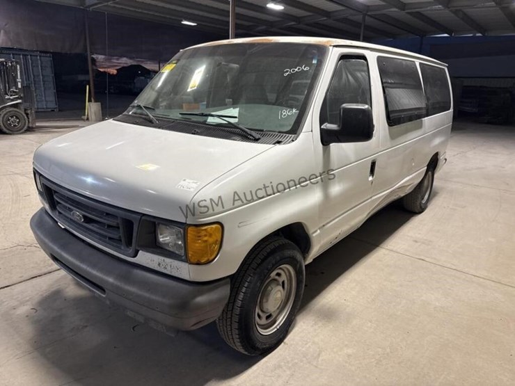 2006-ford-cargo-image-4