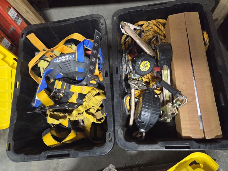 #5368-•-safety-harnesses-and-self-retracting-lifelines-image-1