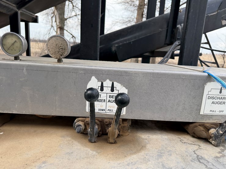 #40962-•-2013-magnolia-/-adams-t/a-fertilizer-tender-trailer-image-21