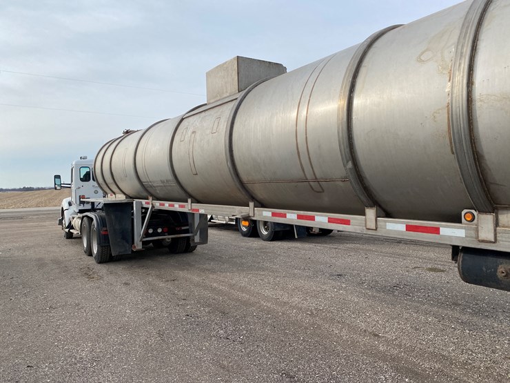 #500-•-2012-northern-8,500-gallon-semi-manure-tanker-(has-wi-title)-(waupun,-wi)-image-16