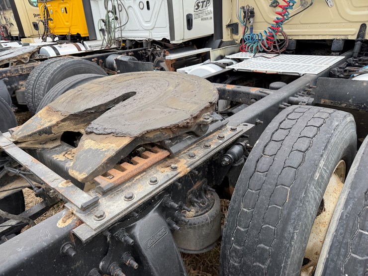 #40952-•-2016-freightliner-t/a-daycab-truck-tractor-3akjged50gshn2261-image-21