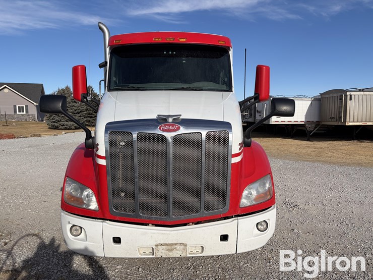 2016-peterbilt-579-image-2