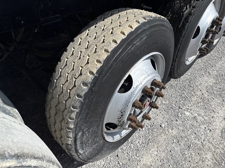 2017-mack-granite-gu713-image-22