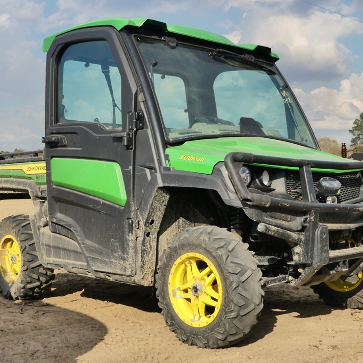 JOHN DEERE GATOR