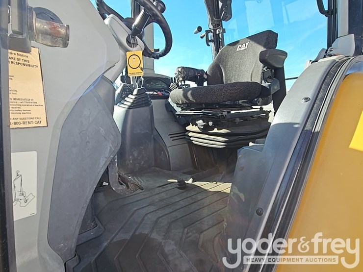 2017-caterpillar-415f2-il-image-34