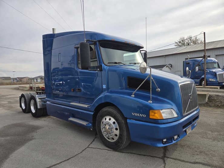 2003-volvo-10-image-7