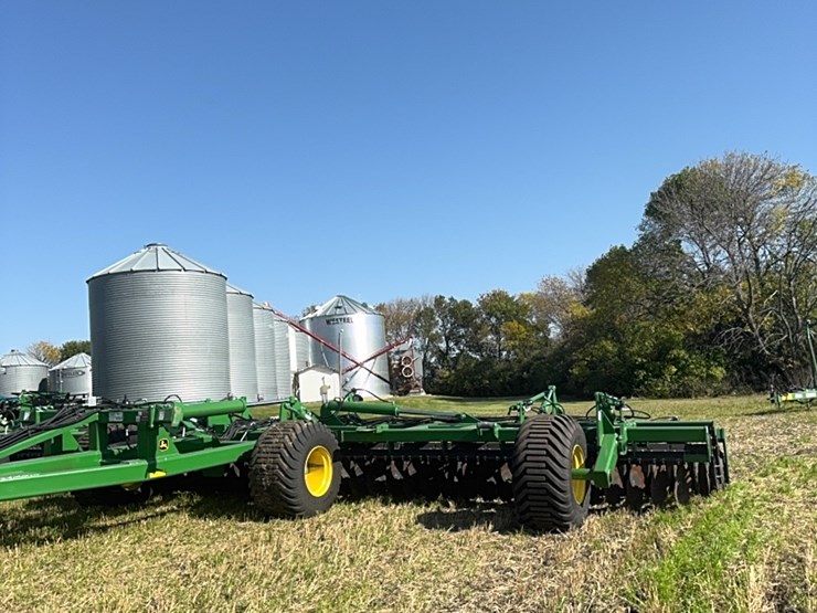 2023-john-deere-h-image-7