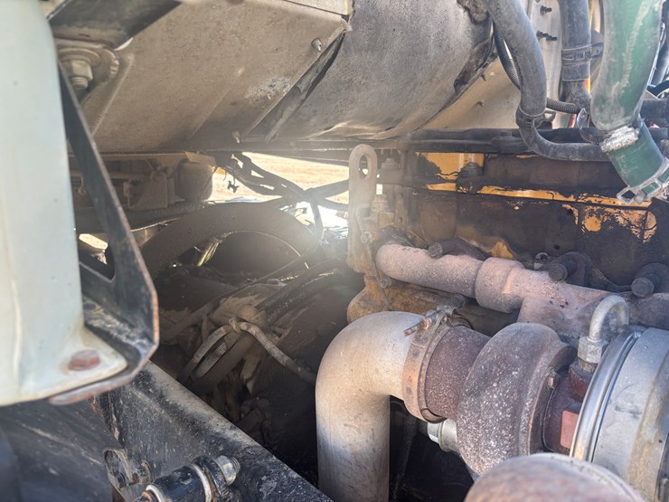 2005-sterling-lt8500-image-18