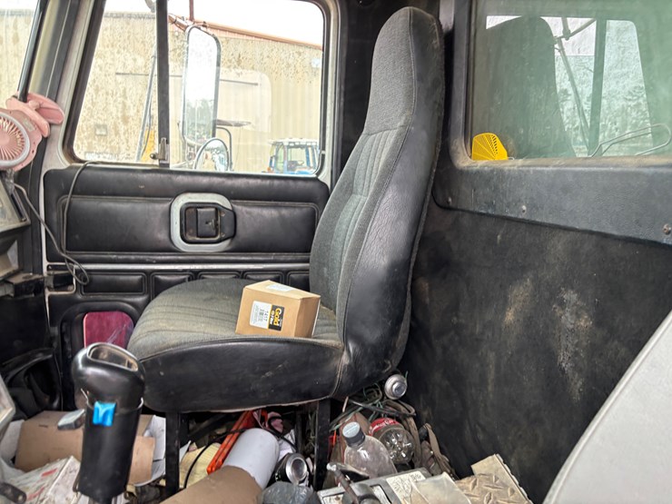 2000-mack-ch600-image-13