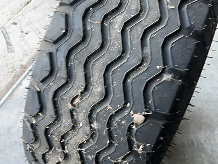 brand-new-john-deere-air-seeder-tire-and-rim,-size-is-140/55/r18-￼-image-13