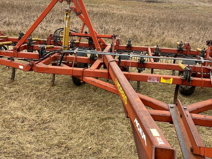 lot-49.-1981-33’-morris-magnum-model-cp-731-chisel-plow-w/3-bar-harrows,-well-maintained-unit,-super-clean-and-straight,-check-photos-image-53