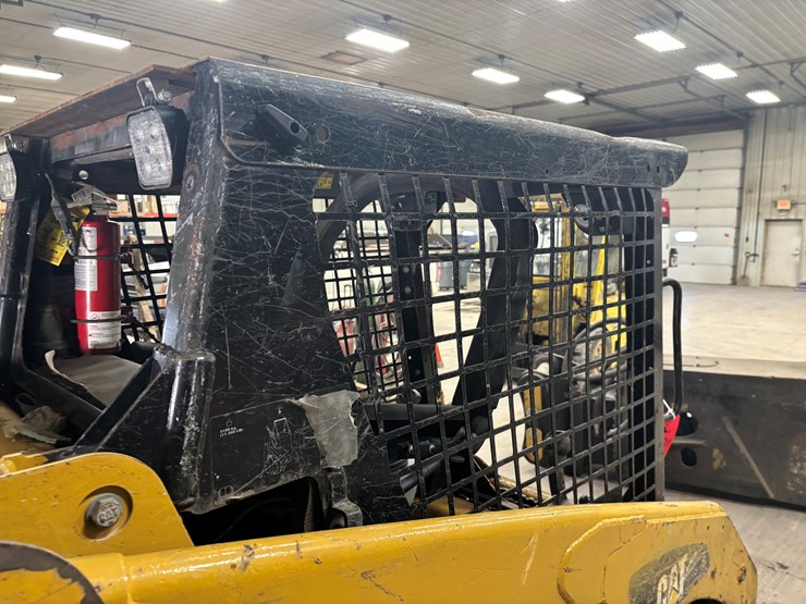 2013-caterpillar-226b3-image-19