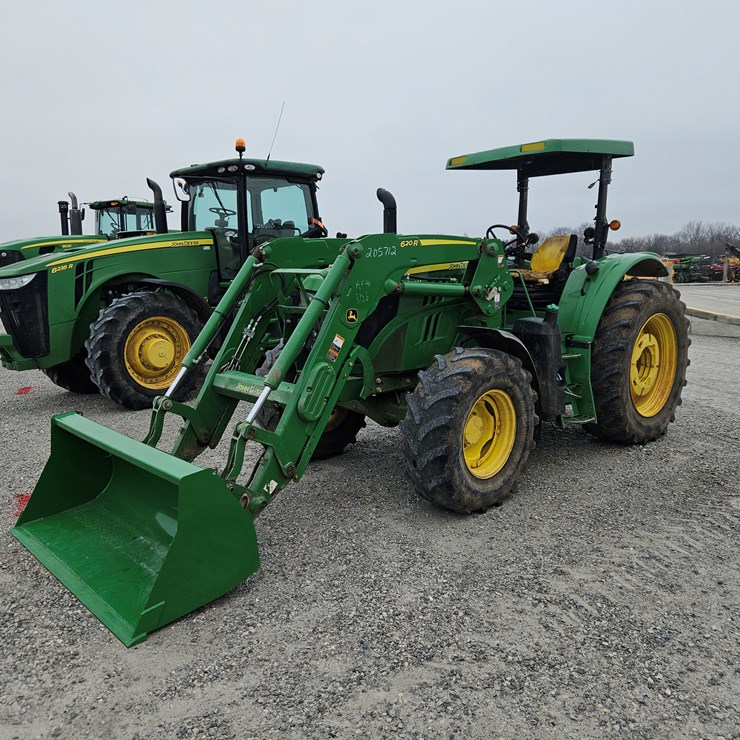2017 JOHN DEERE 6110M