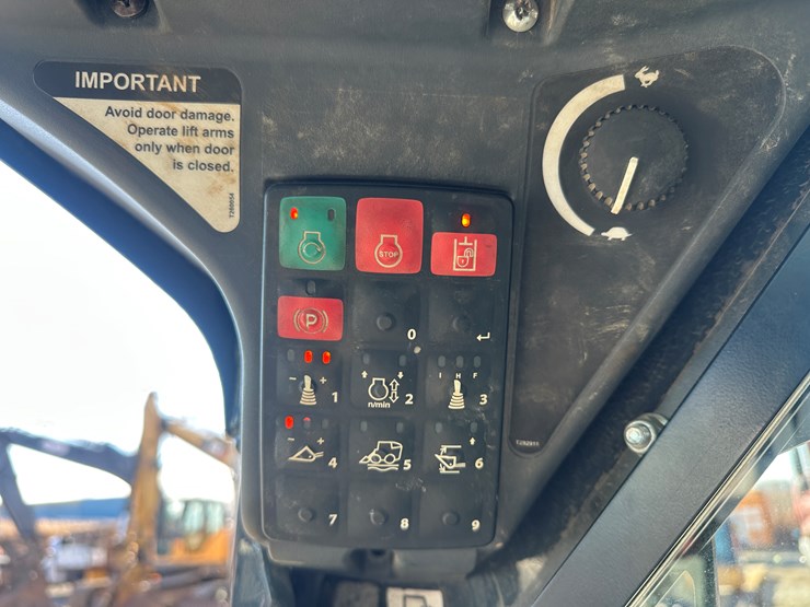 deere-332g-image-32