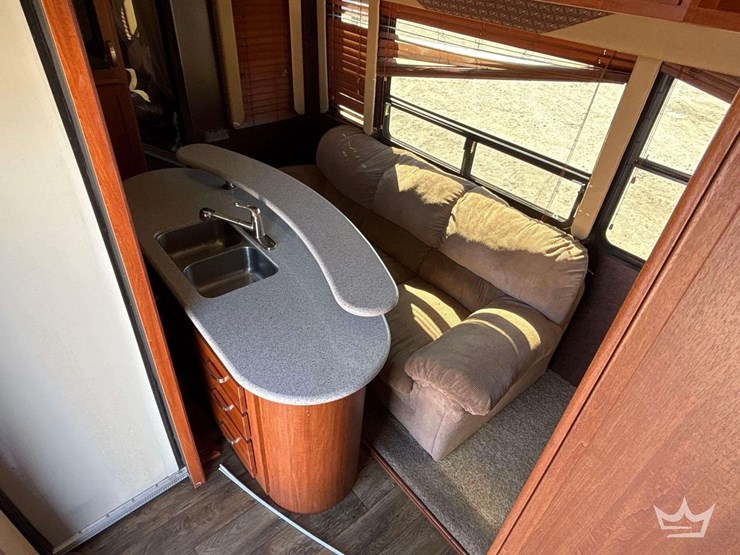 2014-crossroads-rv-elevation-t/a-5th-wheel-toy-hauler-travel-trailer-image-17