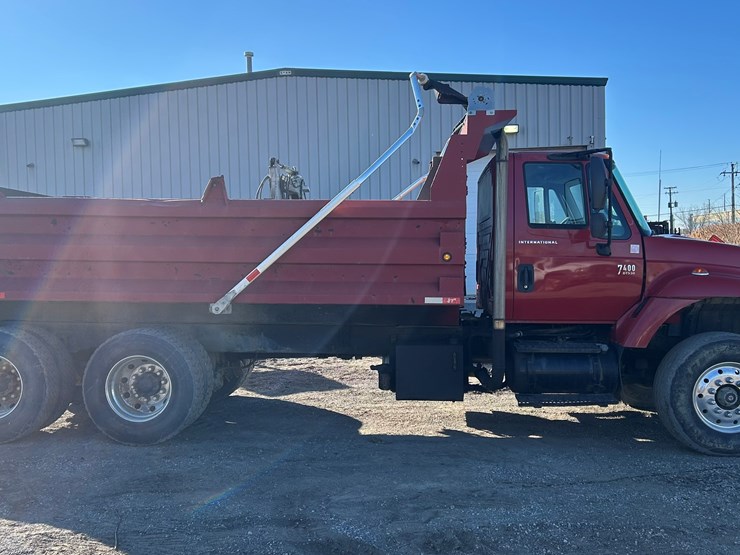 2002-international-7400-image-6