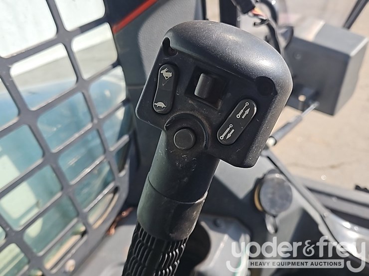 2021-bobcat-t66-image-28