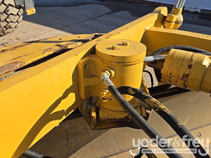 2005-caterpillar-140h-vhp-plus-image-26