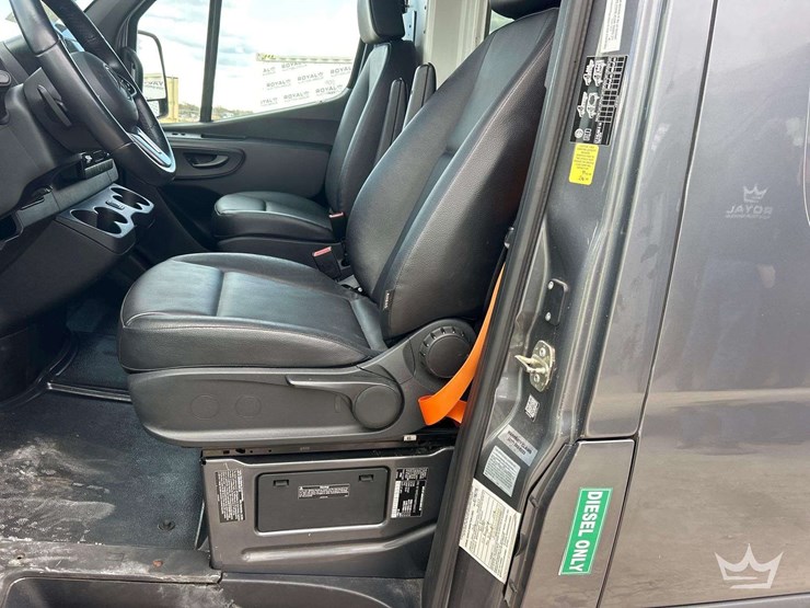 2021-mercedes-benz-sprinter-4500-image-13