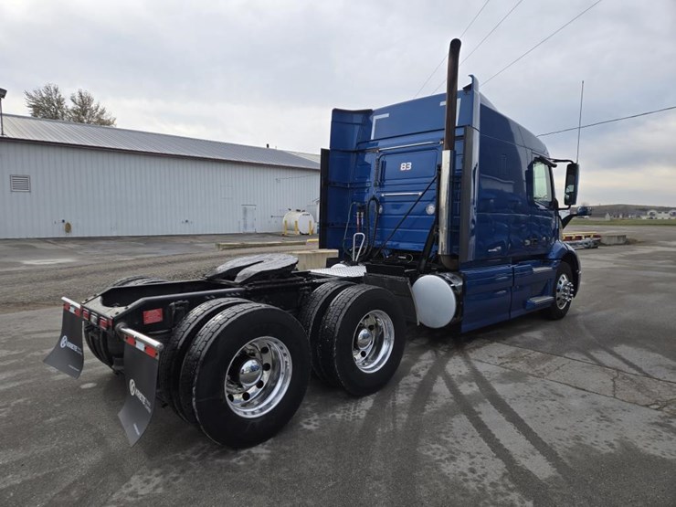 2020-volvo-10-image-5