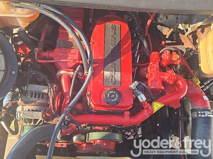 2020-freightliner-m2-106-image-38