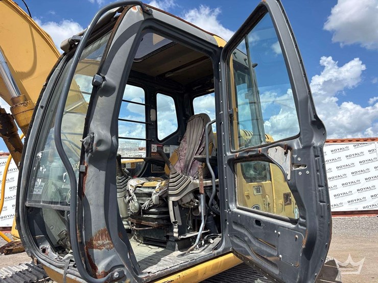 2006-deere-120c-image-10