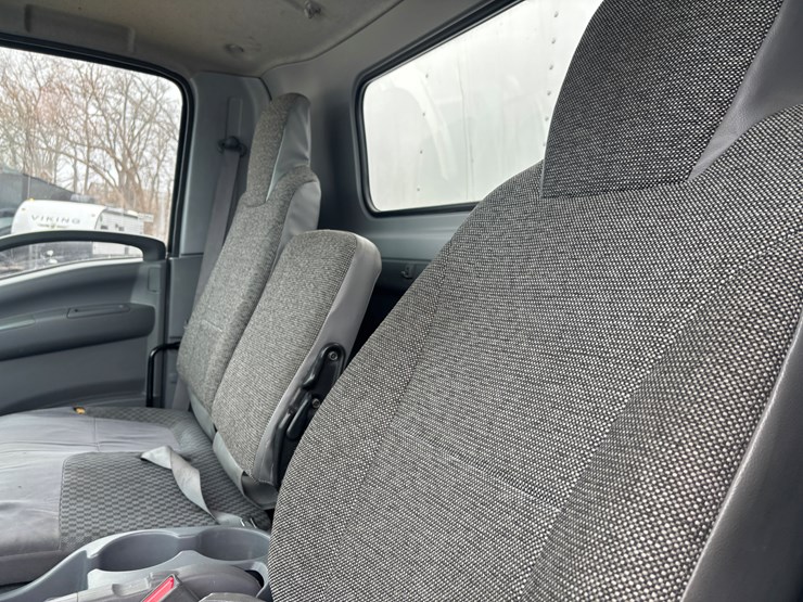 2021-isuzu-npr-hd-image-22