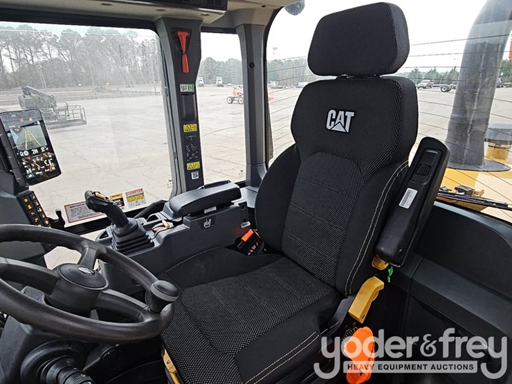 2026-caterpillar-926-image-37