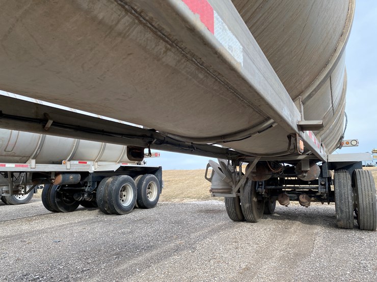 #500-•-2012-northern-8,500-gallon-semi-manure-tanker-(has-wi-title)-(waupun,-wi)-image-21