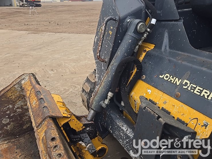 2021-deere-317g-image-30