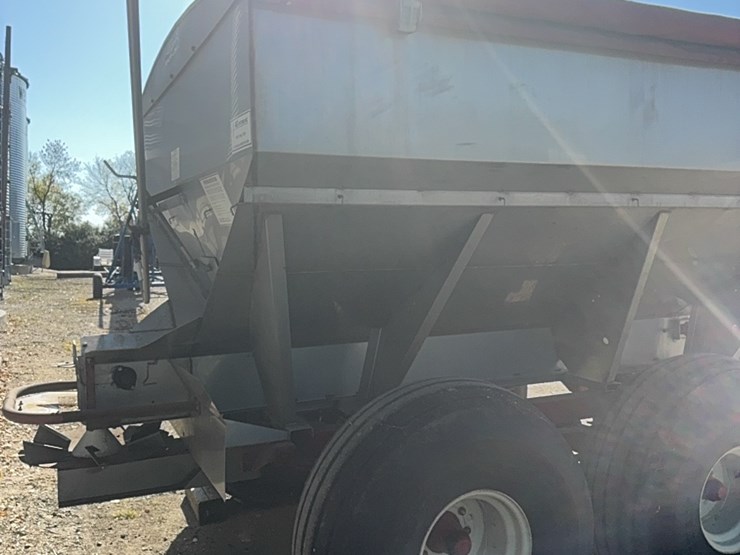 ag-–-800-stainless-steel-fertilizer-spreader,-fully-hydraulic-drive,-roll-tarp,-large-floatation-tires-￼￼-image-16