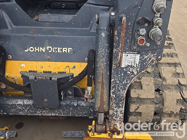 2021-deere-317g-image-34