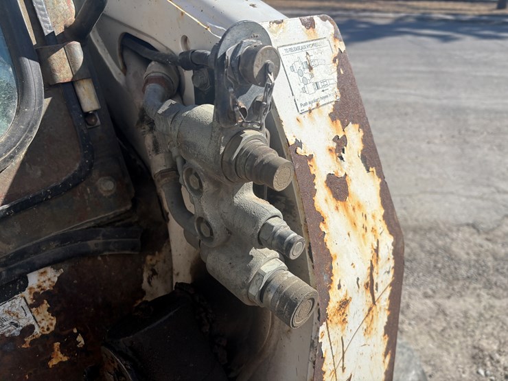 2007-bobcat-t300-image-40